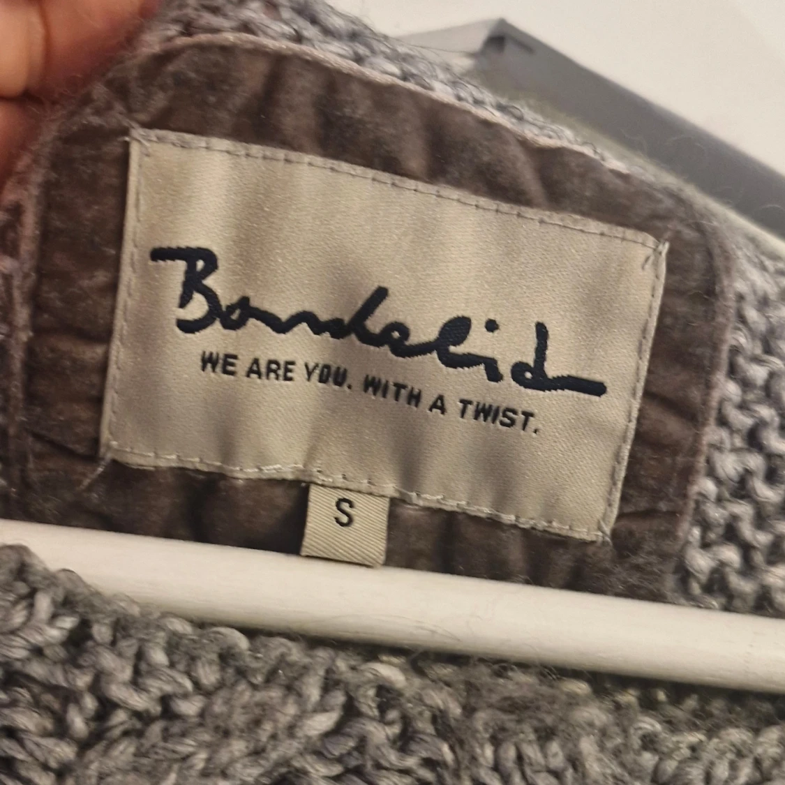 Grå stickad tröja från Bondelid - 2