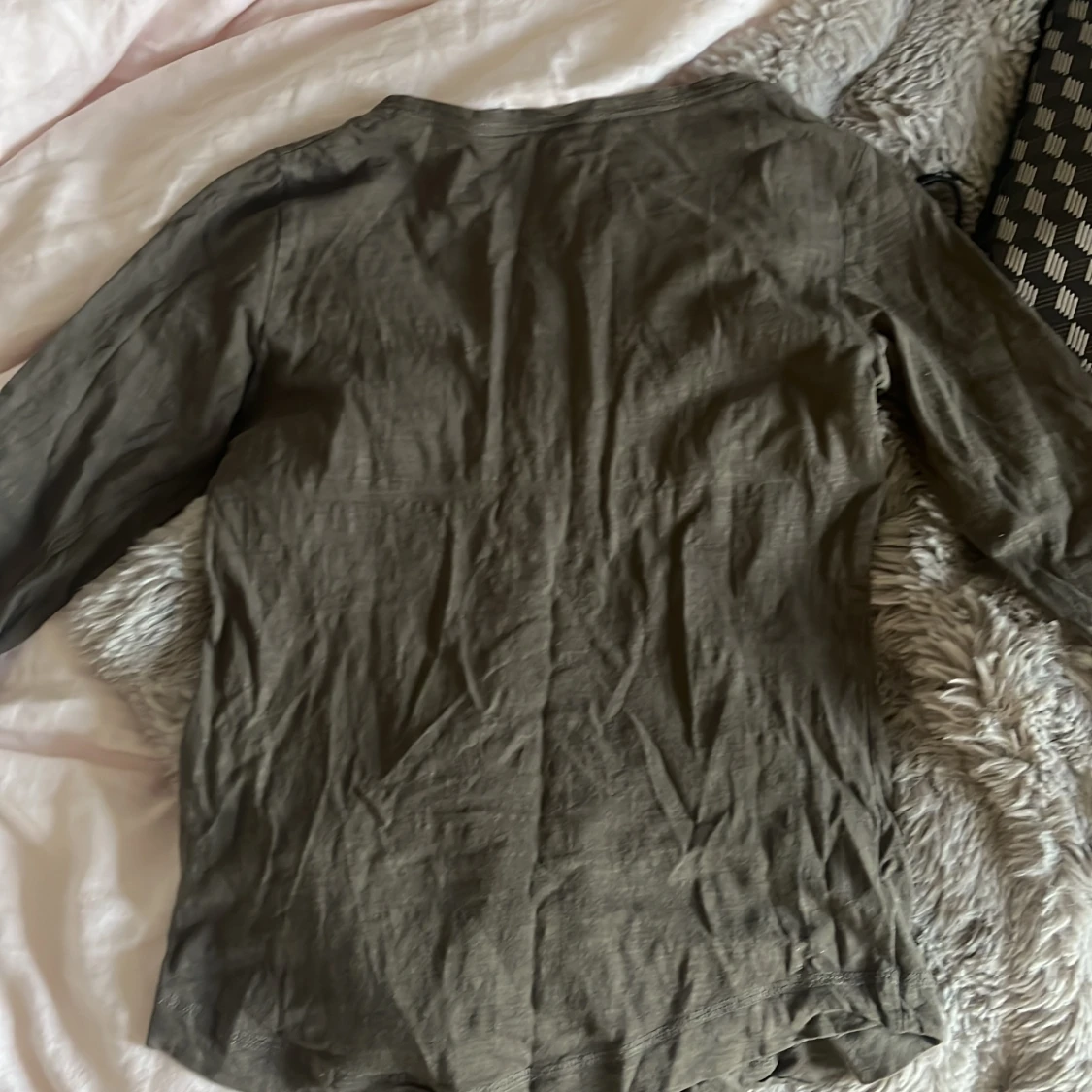 Olivgrön topp med snörning fram - 1