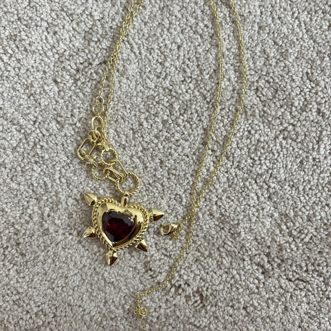 Guldigt halsband med hjärthänge - 4