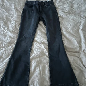 Låg midjade jeans  - Nya jeans från Bikbok 