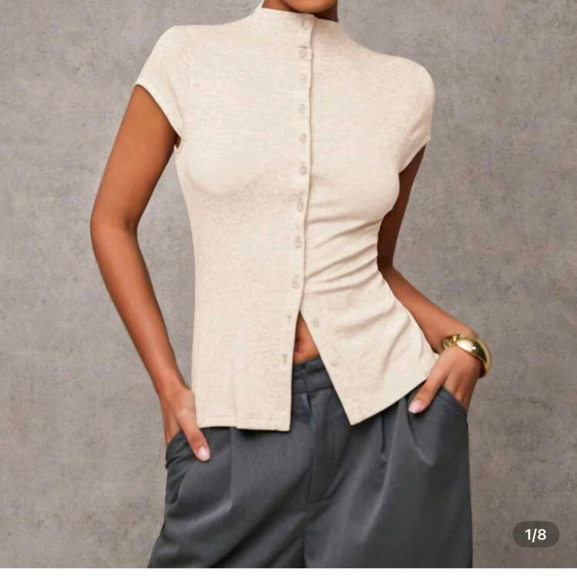 Beige ribbad stickad med knappar - 2