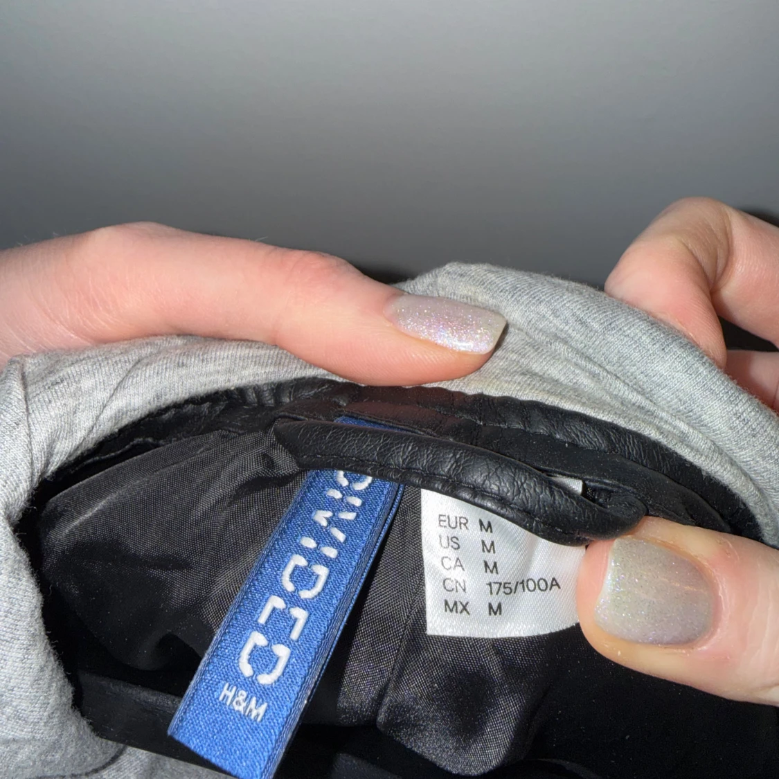 Svart och grå jacka H&M storlek M - 2