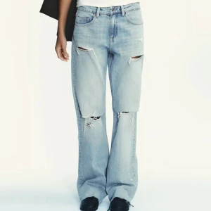 Ljusblå slitna bootcut jeans - Skit fina men passar tyvär inte mig !! Köp Köp Köp