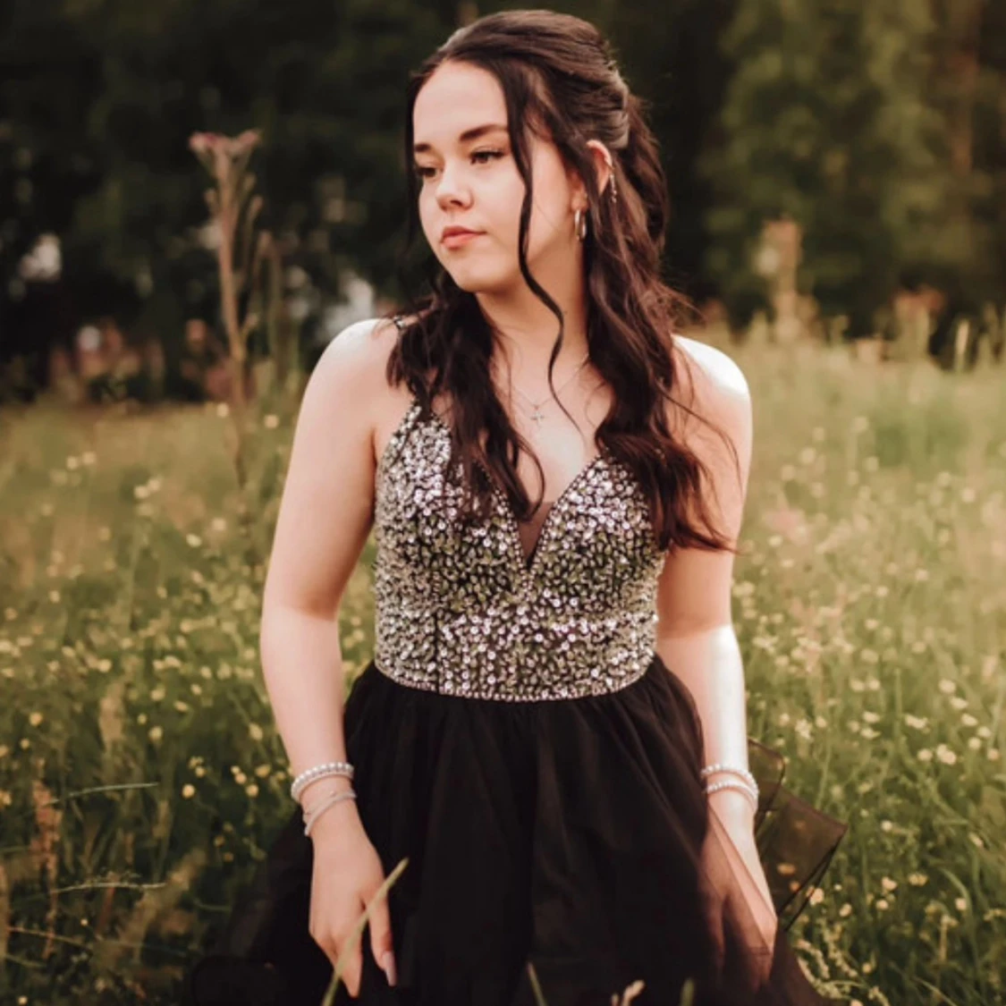 Svart paljettklänning med snörning - 1