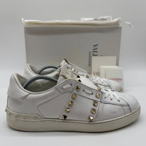 VALENTINO ROCKSTUD - Valentino rockstud - Skick: 8/10 - Storlek 40 - Tillbehör: Enbart skorna - Nypris 7700kr - Hör av dig vid minsta fundering