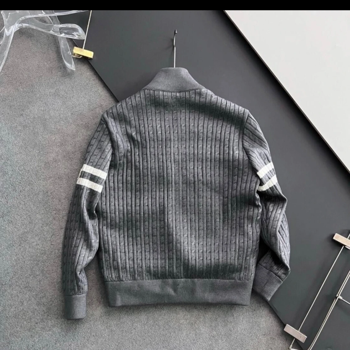 Grå pufferjacka från Moncler - 2