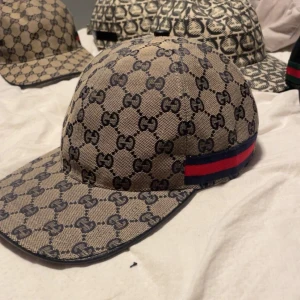 Beige blå gg keps - Beige blå gg keps. Aldrig använd, hör av er om ni har några frågor🫡