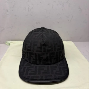 Fendi keps  - Helt ny Fendi monogram keps, storlek S-L, dustbag samt tags medföljer 