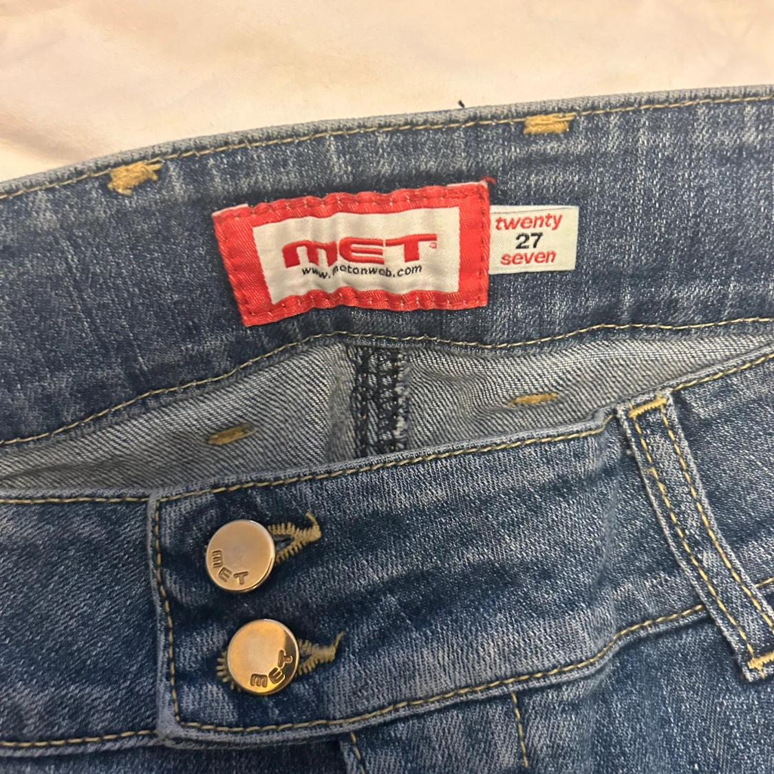 Blå skinny jeans från MET med nitar - 1