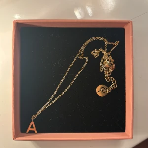 Halsband edblad - A halsband från edblad, noll effekter som nytt. Ask fås med💞