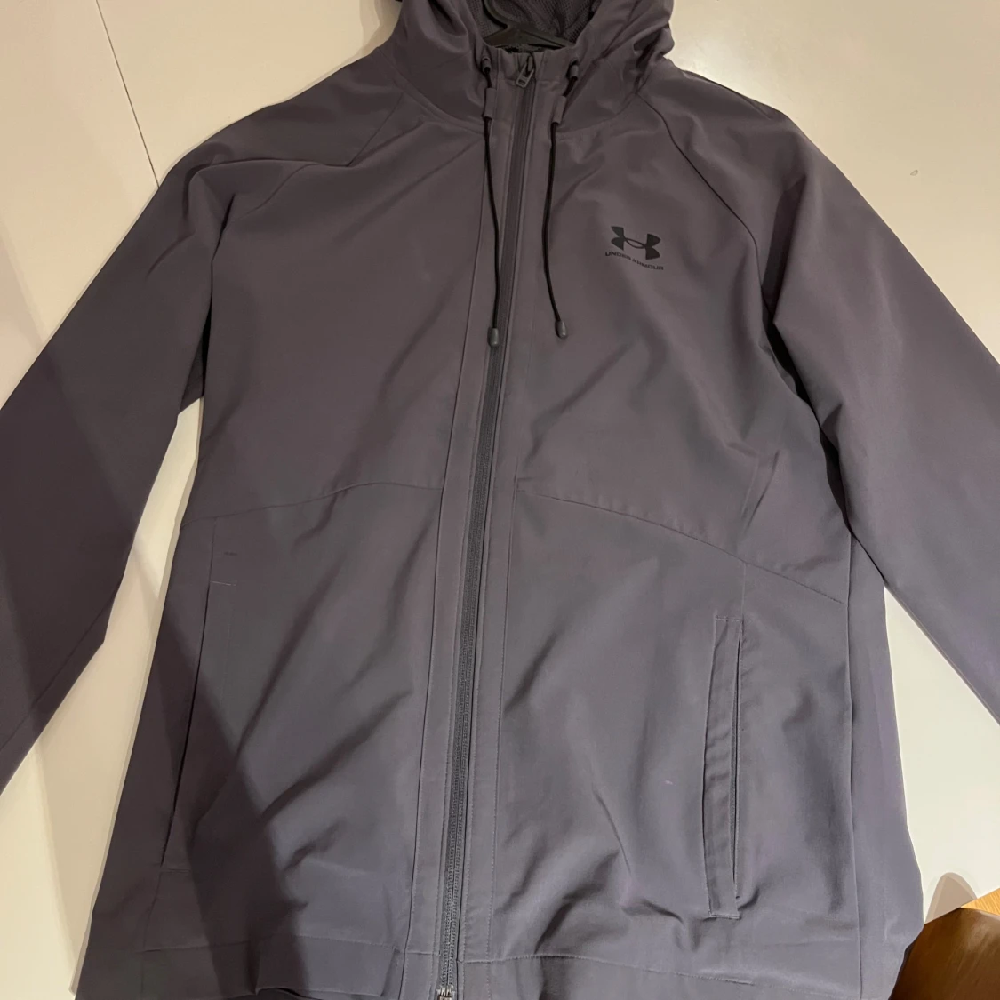 vindjacka från Under Armour