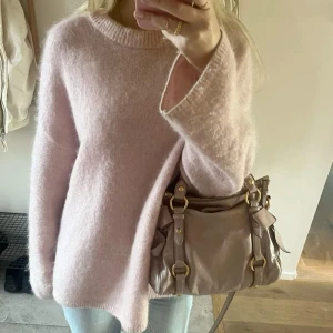 Intressekoll rosa stickad mohair tröja  - Byts gärna mot en storlek S eller M! Annars är det bara att komma med prisförslag