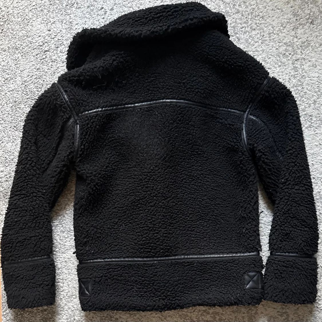 Svart teddyjacka från New Look - 3