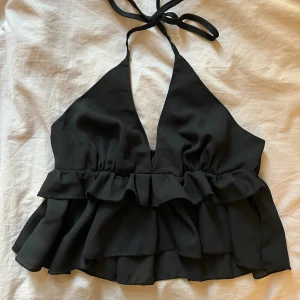 Svart volang linnetopp med knyt - Så fin💕 nyskick 