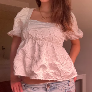 Satin topp - Såå snygg satin topp. Jag är 168 och det är mina bilder, köp via köp nu direkt eller Swish, kvar tills markerad som såld 💖 