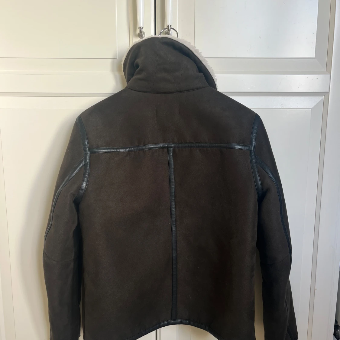 Olivgrön mockajacka med dragkedjor - 2