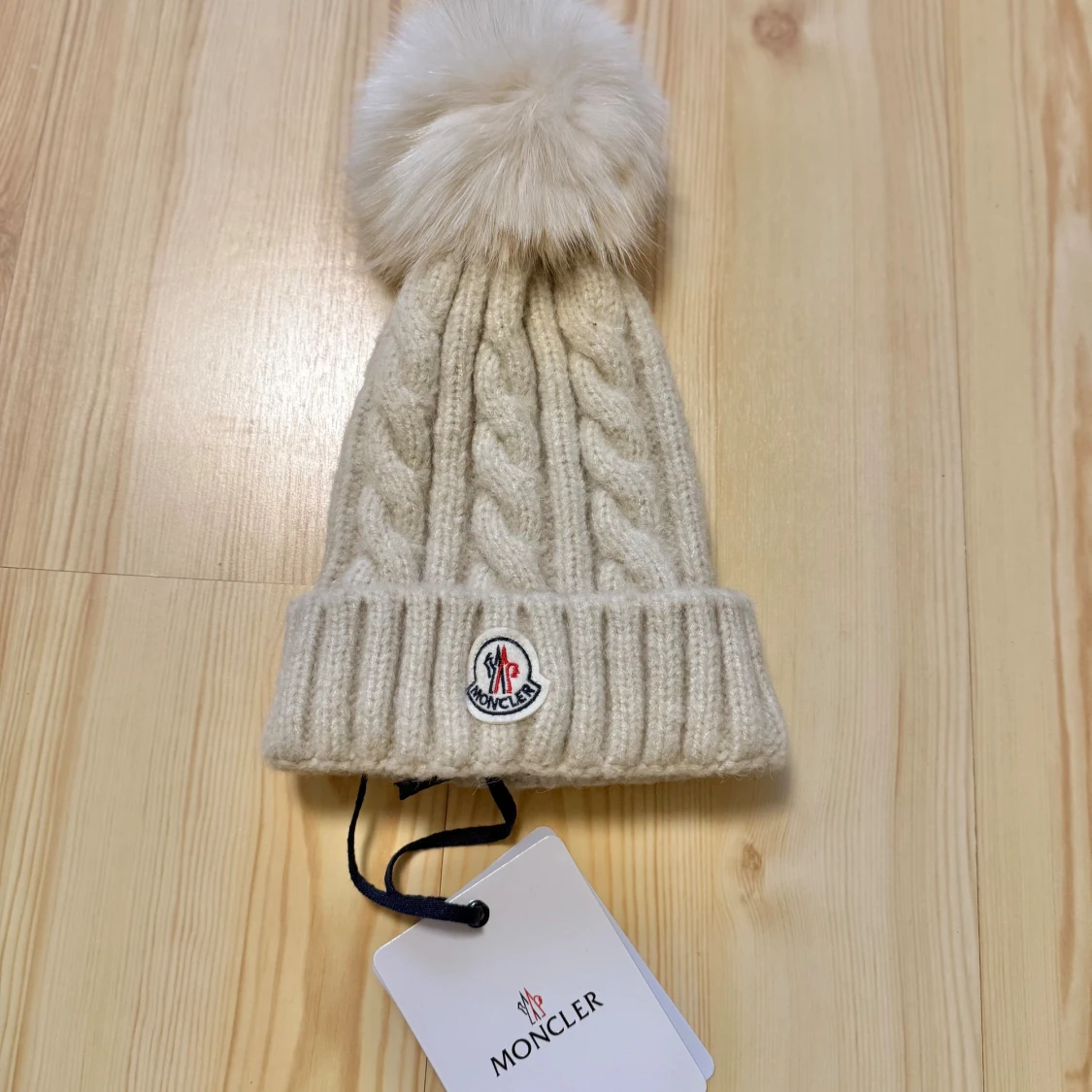 Moncler mössa