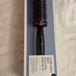 Värmeborste - Cera värmeborste. Sällan använd. Inga defekter