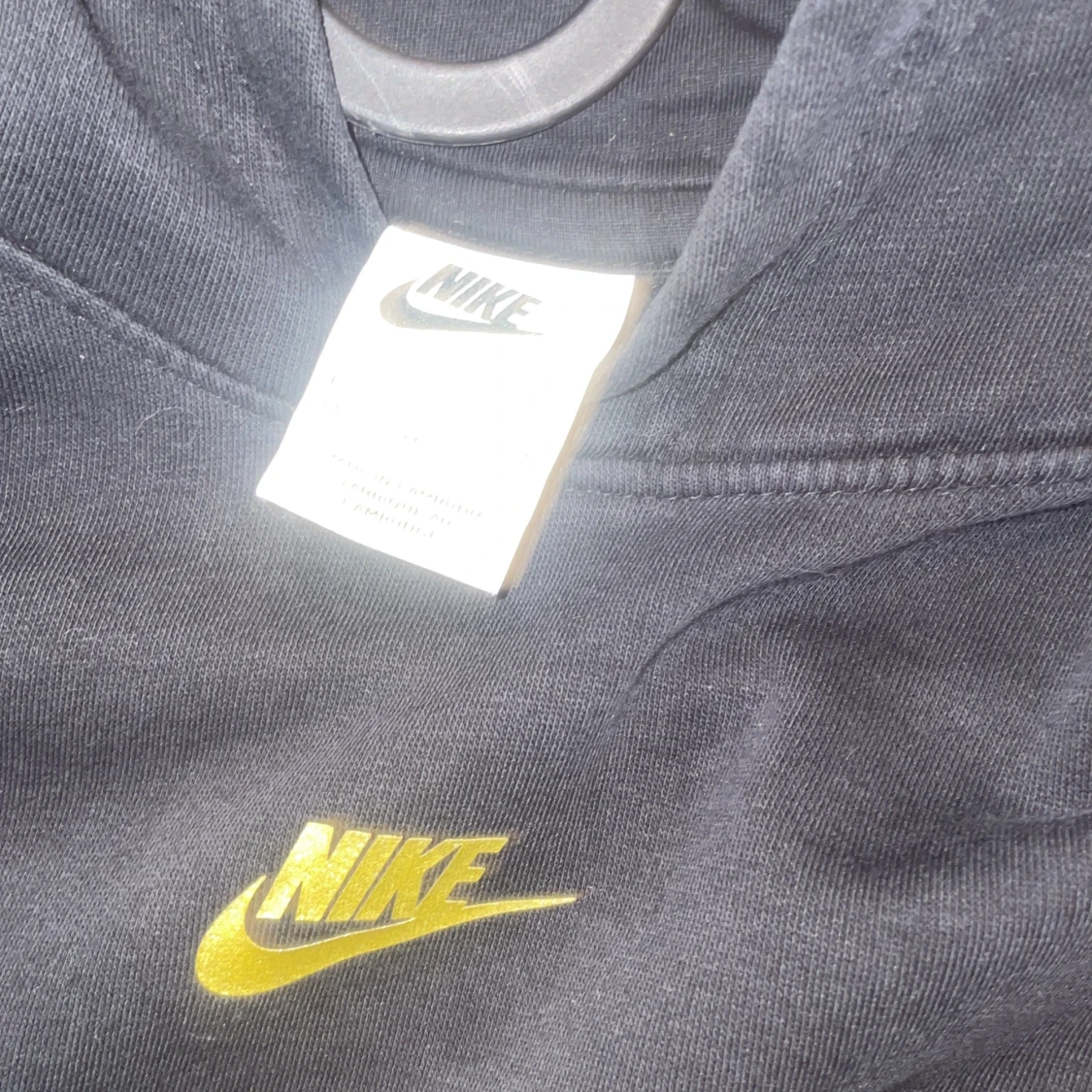 Svart Nike hoodie med gula detaljer - 2