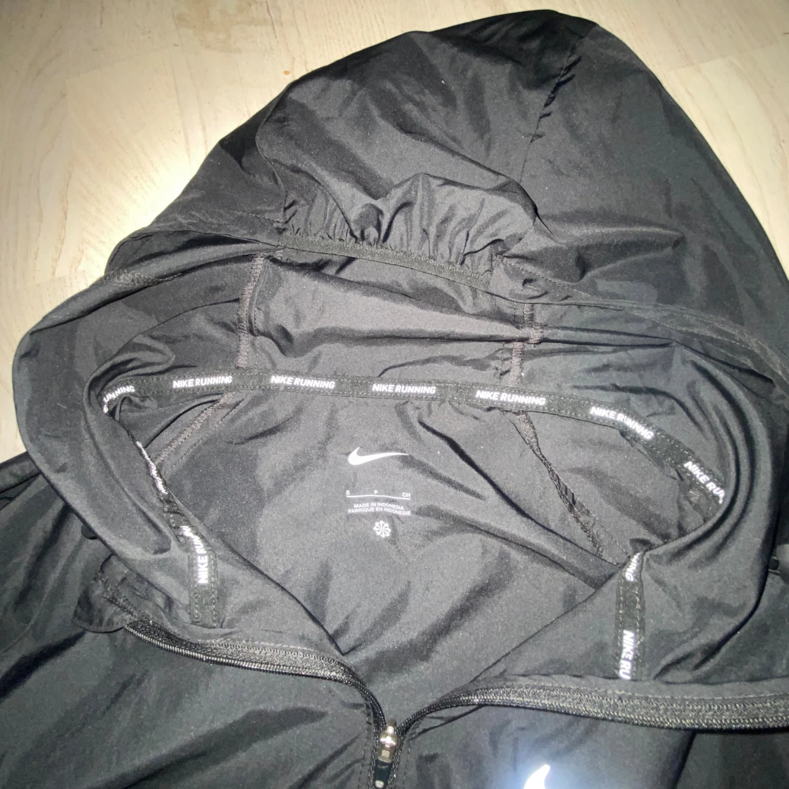 Svart Nike vindjacka med huva - 1