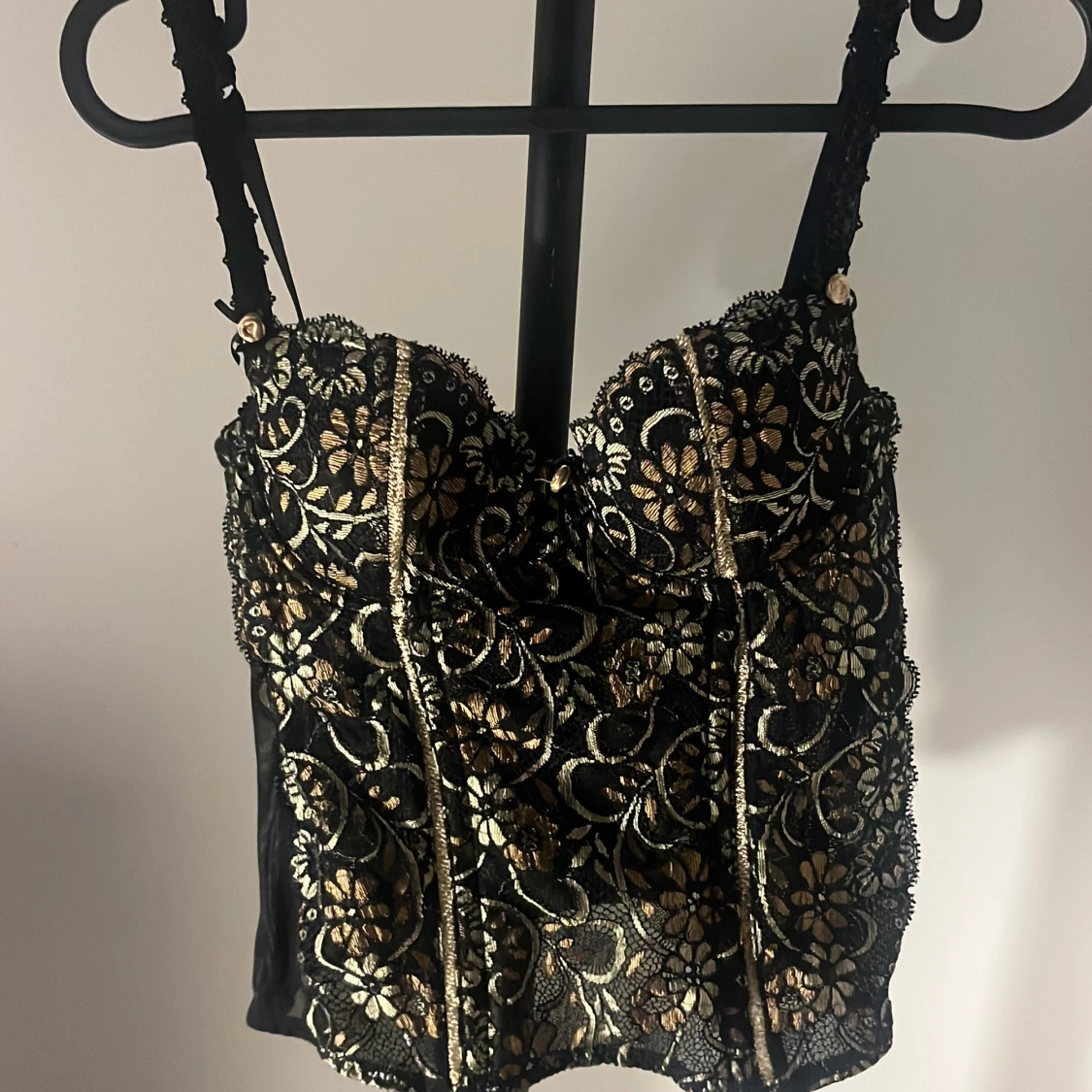 Svart och guld blommig korsettopp