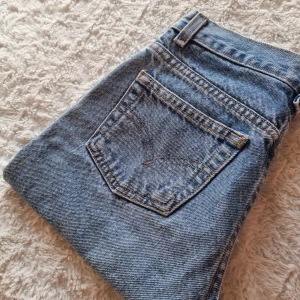 LEVI'S shorts  - Snygga Levi's shorts. Med en regular psaform. De är i 14 och jag skulle säga att det är S - M i storlek. Priset kan diskuteras.