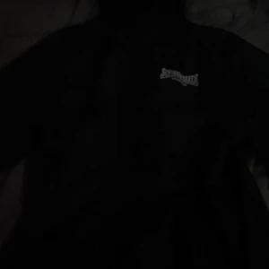 Sofialäktaren jacka - Säljer min sofialäktare jacka, använd 1 gång, är i storlek L men är för stor därför säljer jag den.