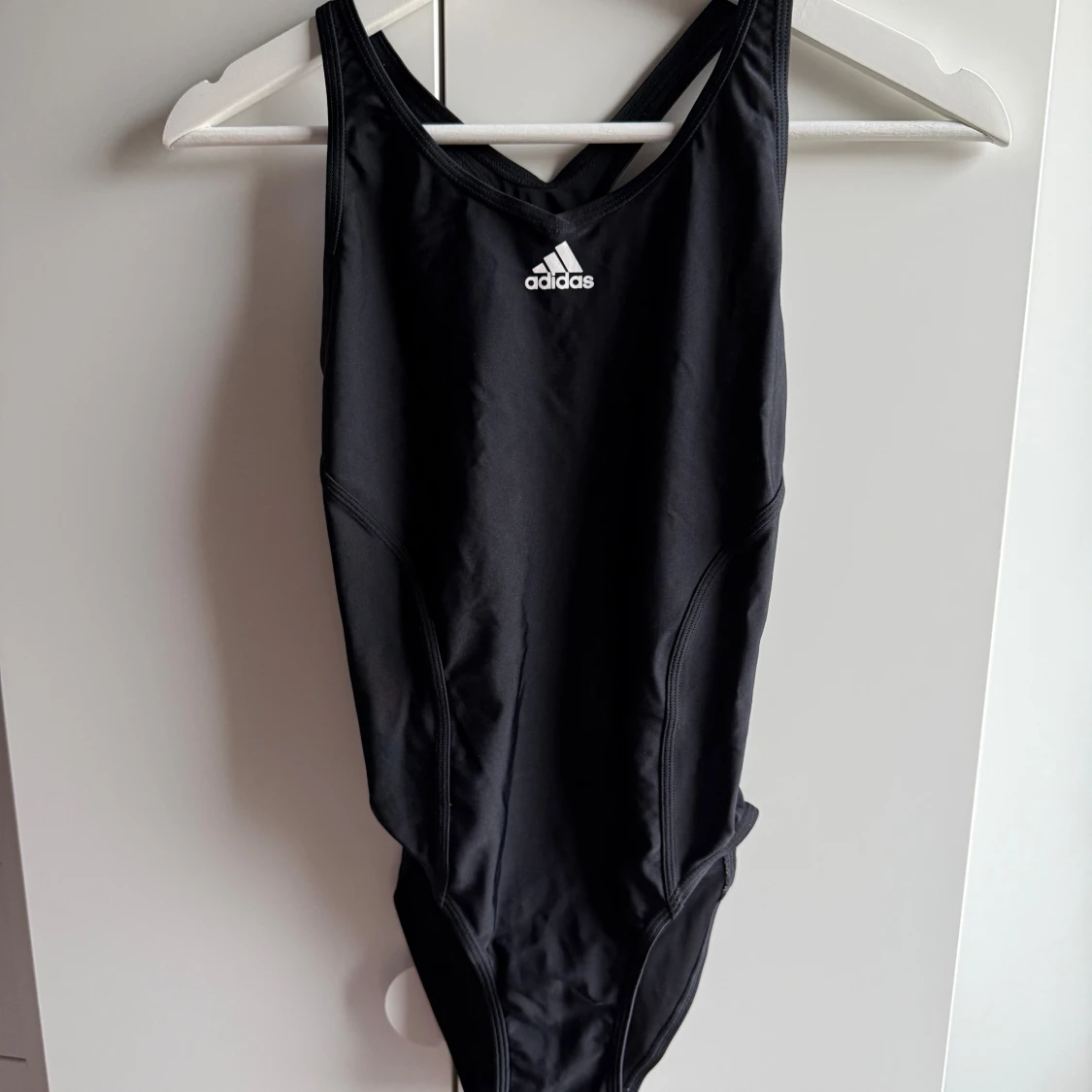 Adidas svart baddräkt, storlek 38