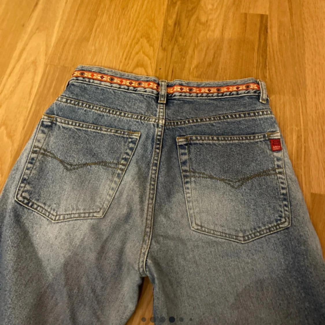 Blå bootcut jeans från ONLY med brodyr - 3