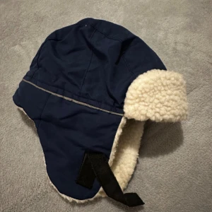 Täckmössa storlek 4-6 år - Helt ny super fint skick