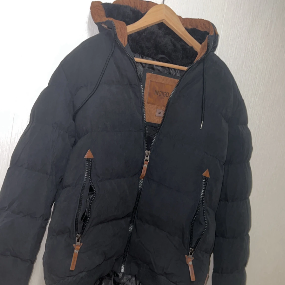 Svart pufferjacka från Indicode jeans