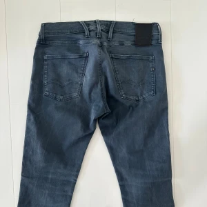 Replay anbass jeans  - Replay anbass jeans | storlek 32/32 | skick 9/10 | fraktar via valfrit ombud på köparens bekostnad | hör av dig vid funderingar 