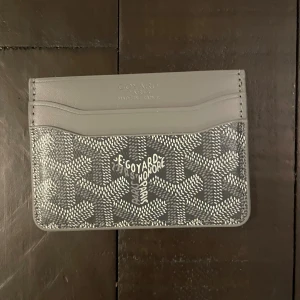 Grå korthållare - Helt ny, låda medföljes.