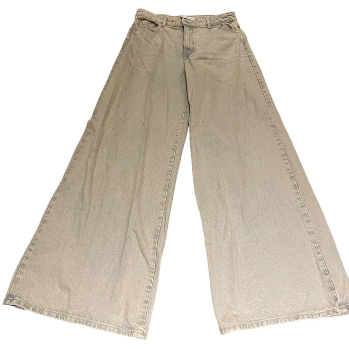 Grå/rosa vida jeans från Zara