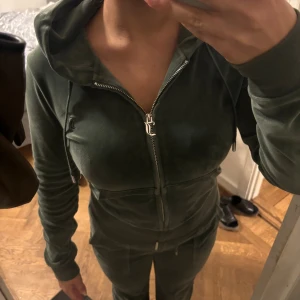 Juicy couture set  - Bra skick, mörkgrön. Skriv för mer info 