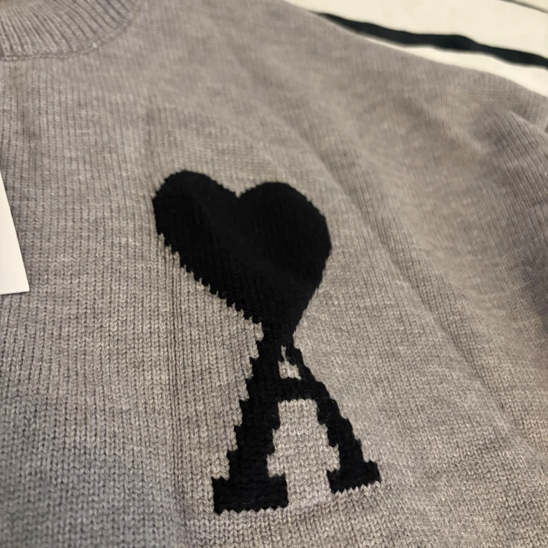 Grå stickad tröja från Ami - 3