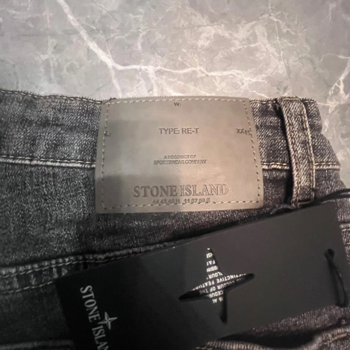 Grå jeans från Stone Island - 2