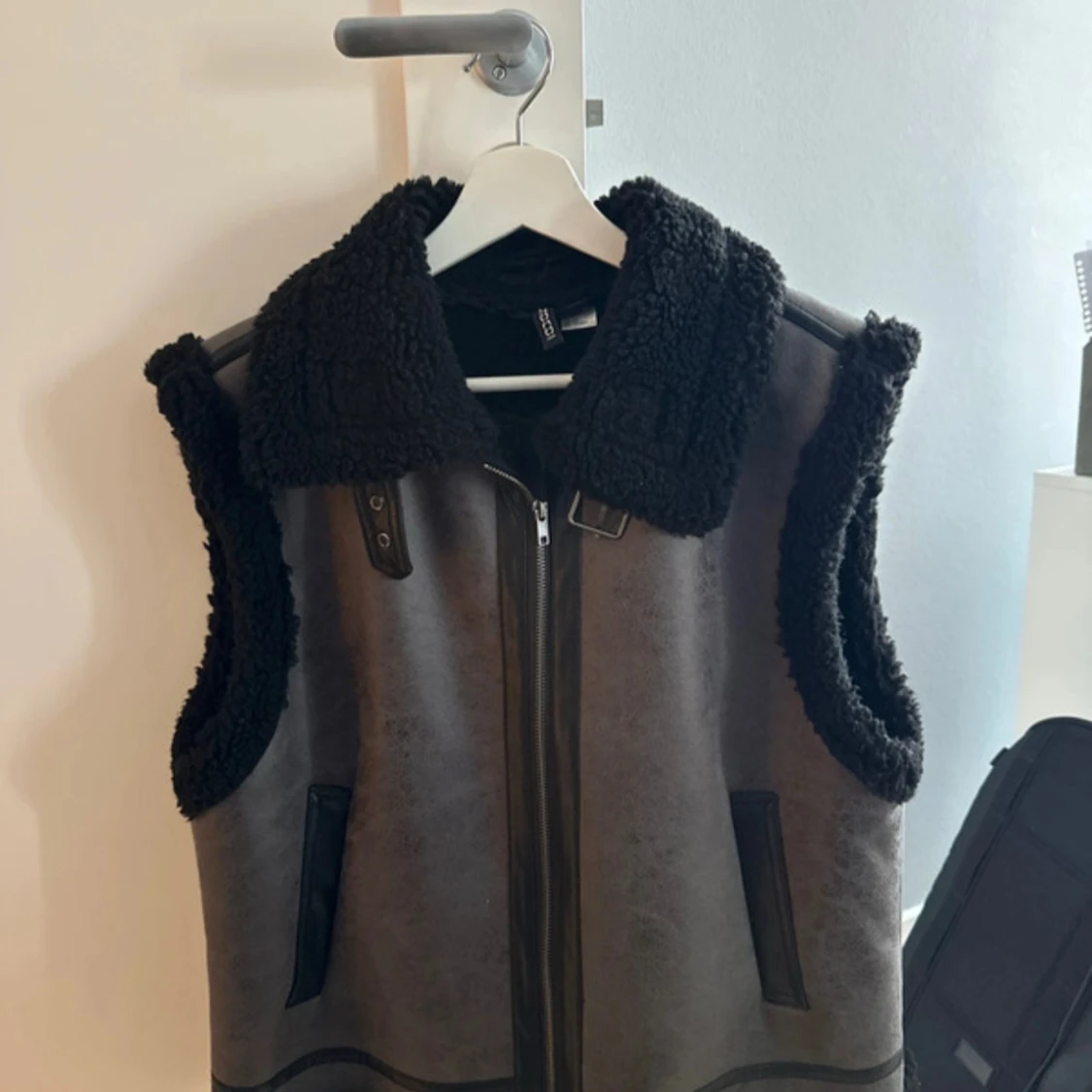 Piléfodrad väst från H&M