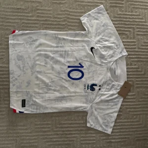 Frankrike 22/23 Mbappe tröja  - Helt ny med tagg, oanvänd, storlek S