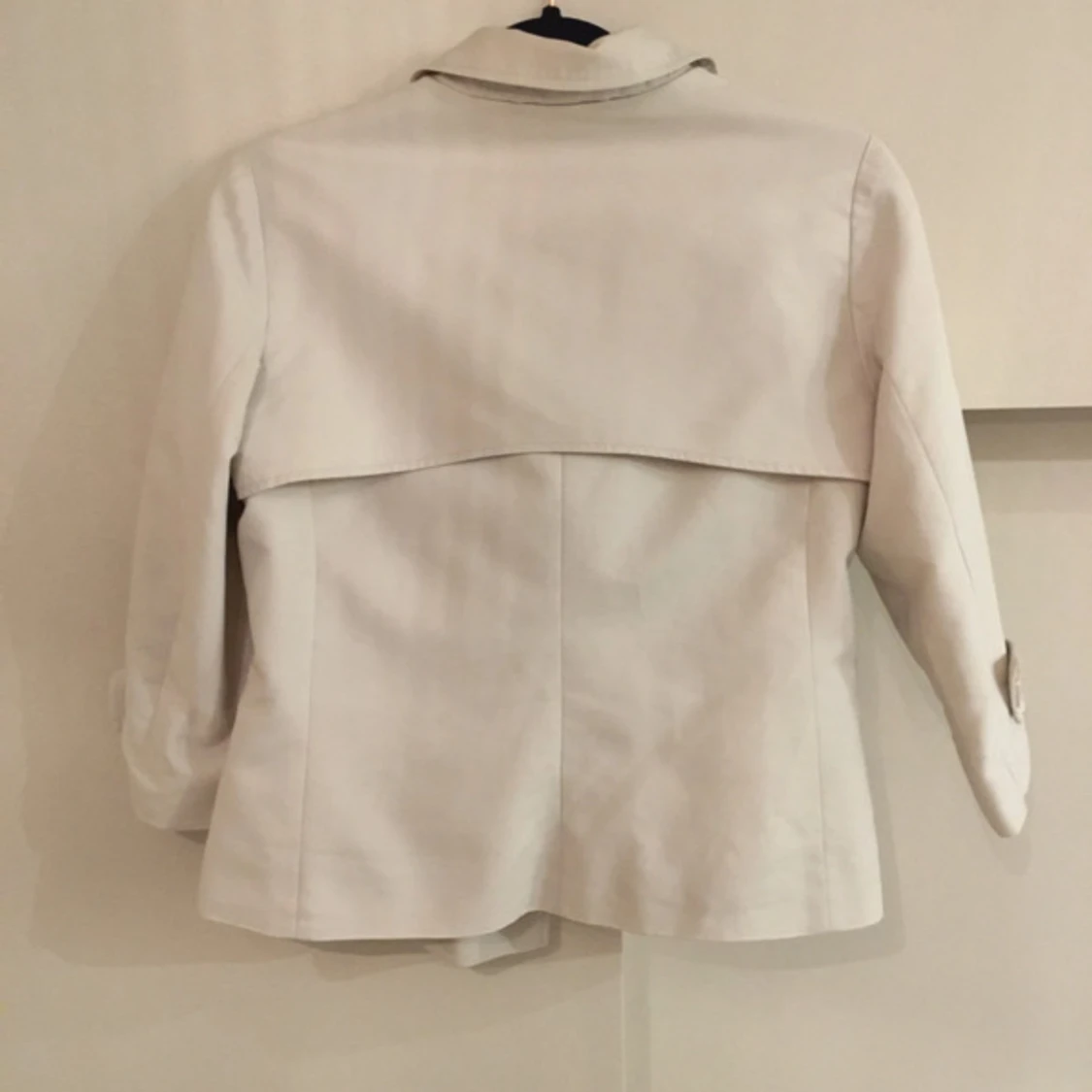 Beige kort trenchcoat - 1