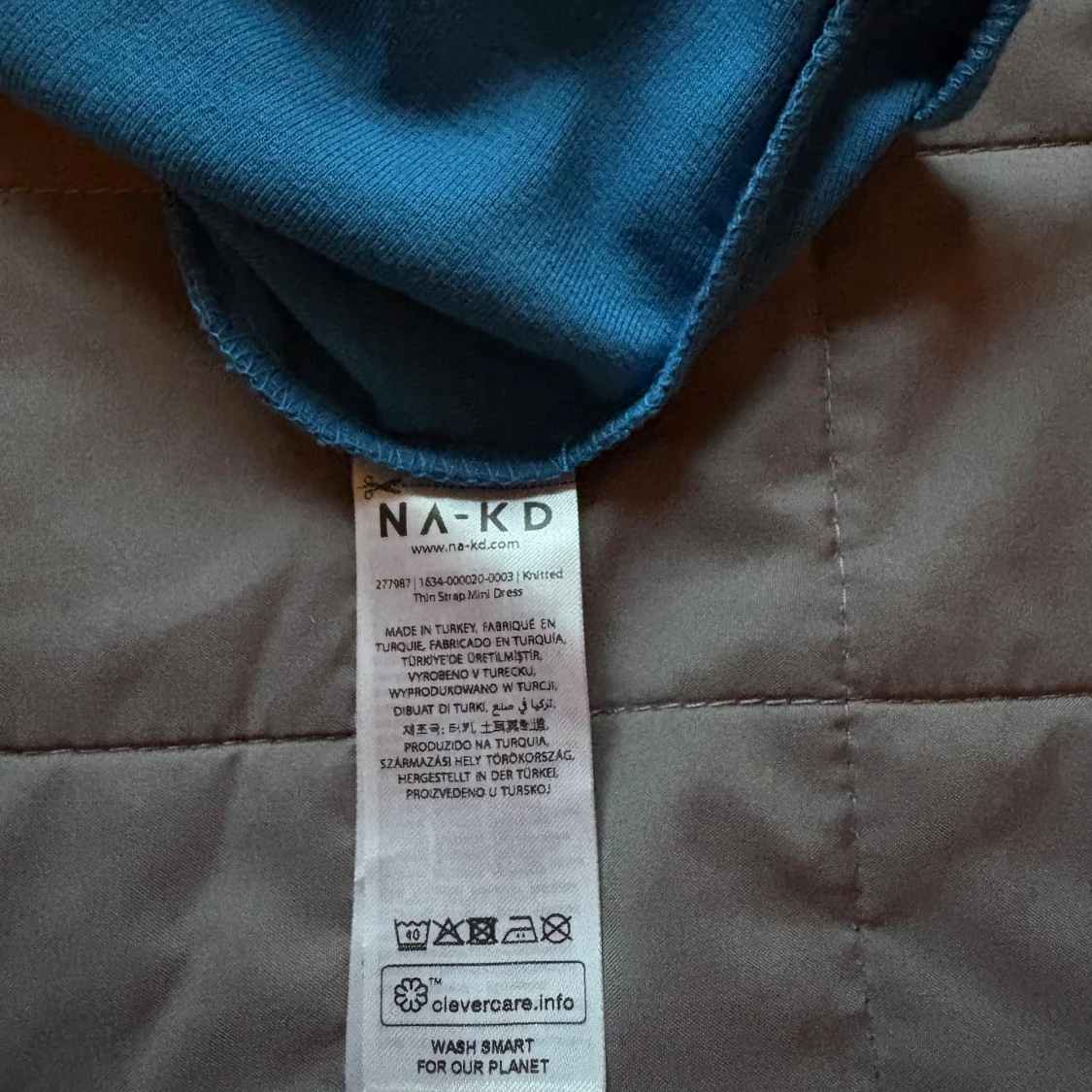 Blå ribbad klänning från NA-KD - 3