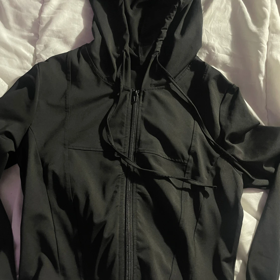 Svart hoodie med dragkedja i S - 3