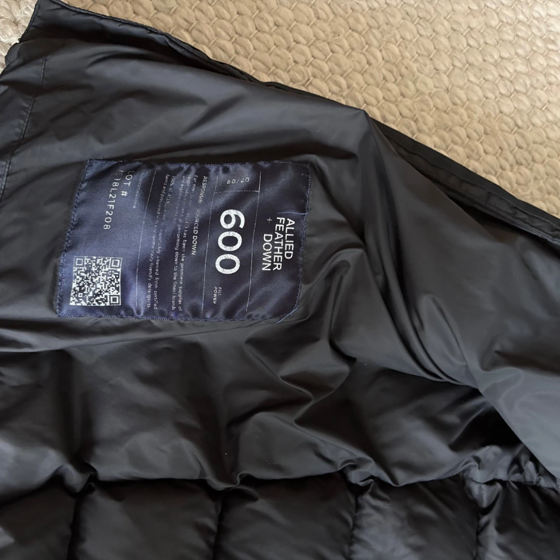 Svart dunjacka från Sail Racing - 4