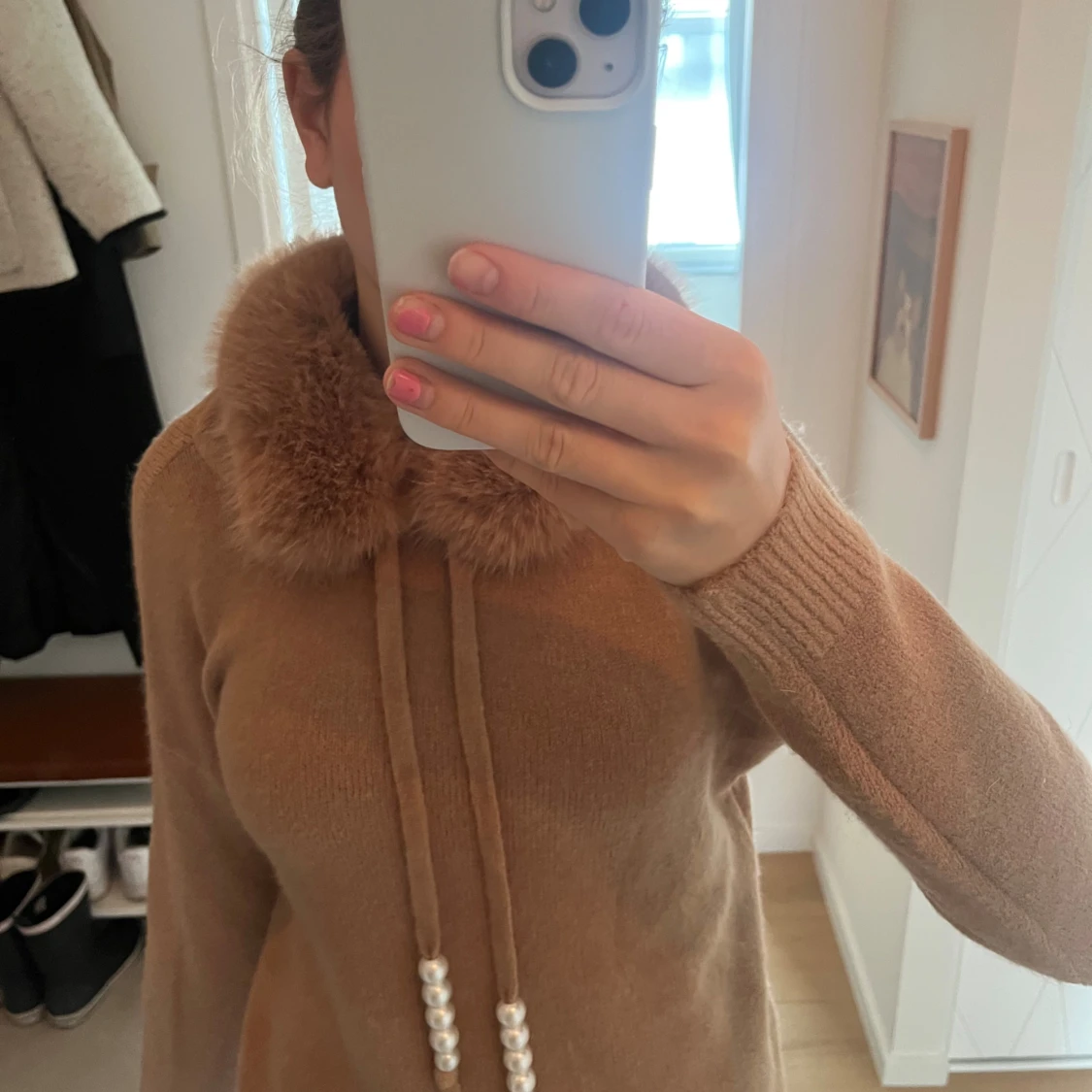 tröja med fluff luva