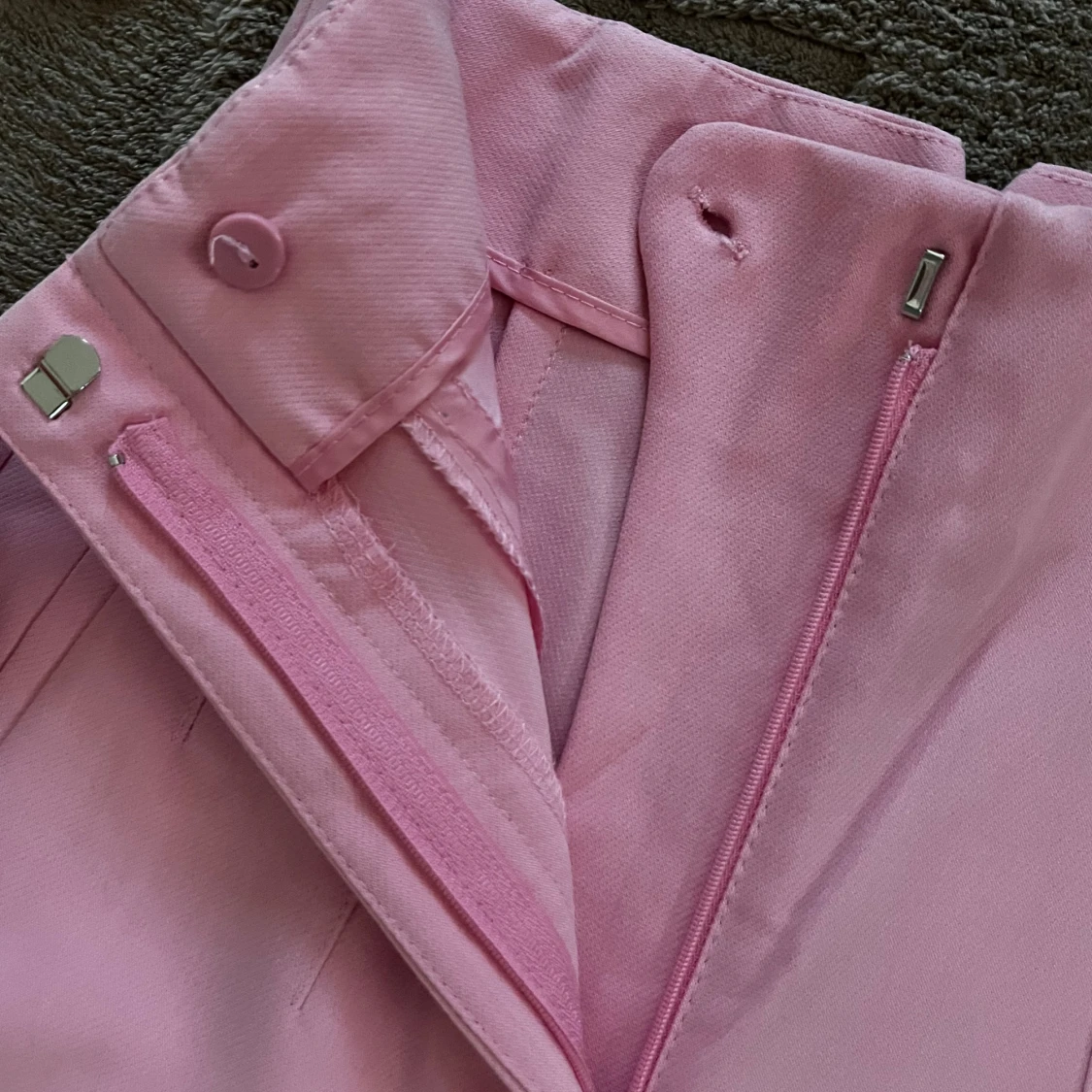 Rosa högmidjade byxor från Zara XS - 4