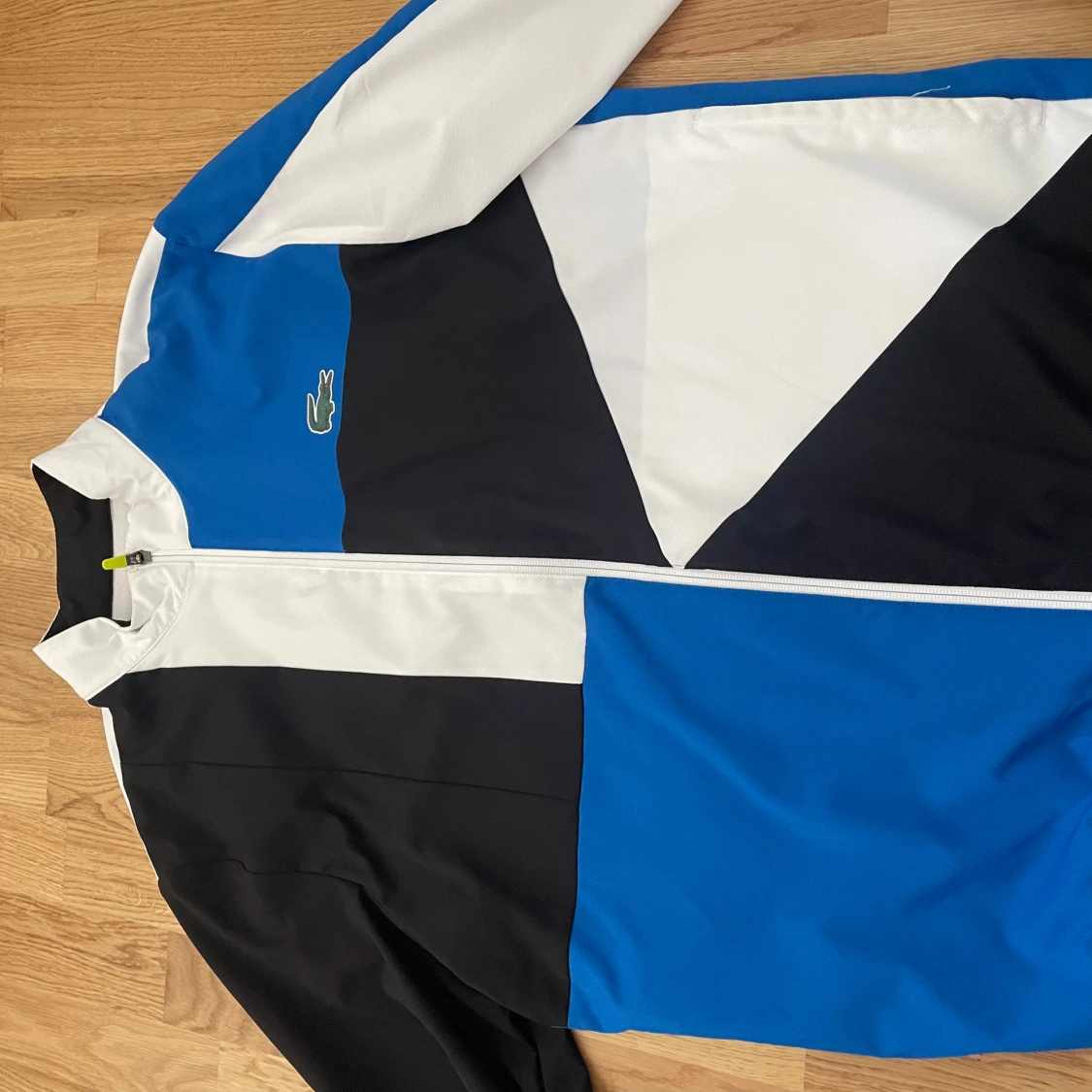 Blå, svart och vit Lacoste sportdress - 1