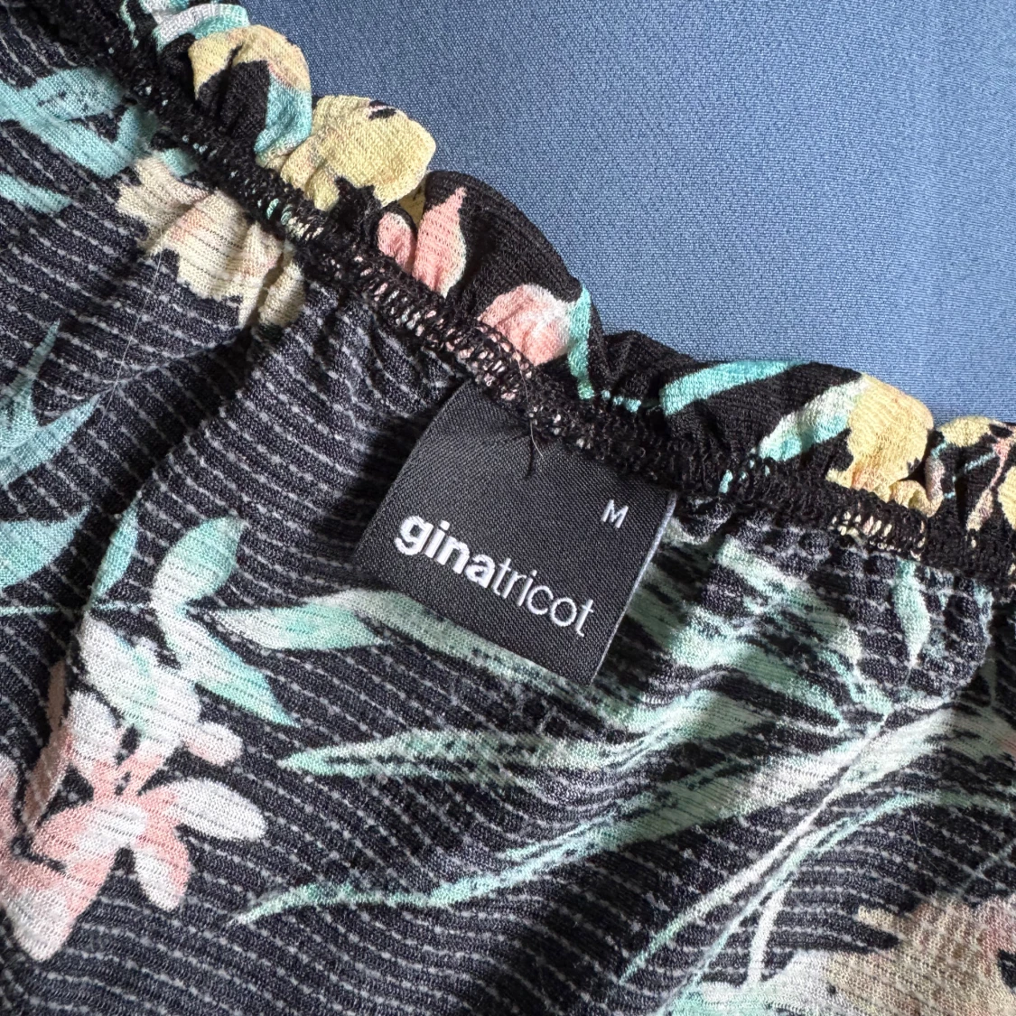 Blommig offshoulder topp  - 1