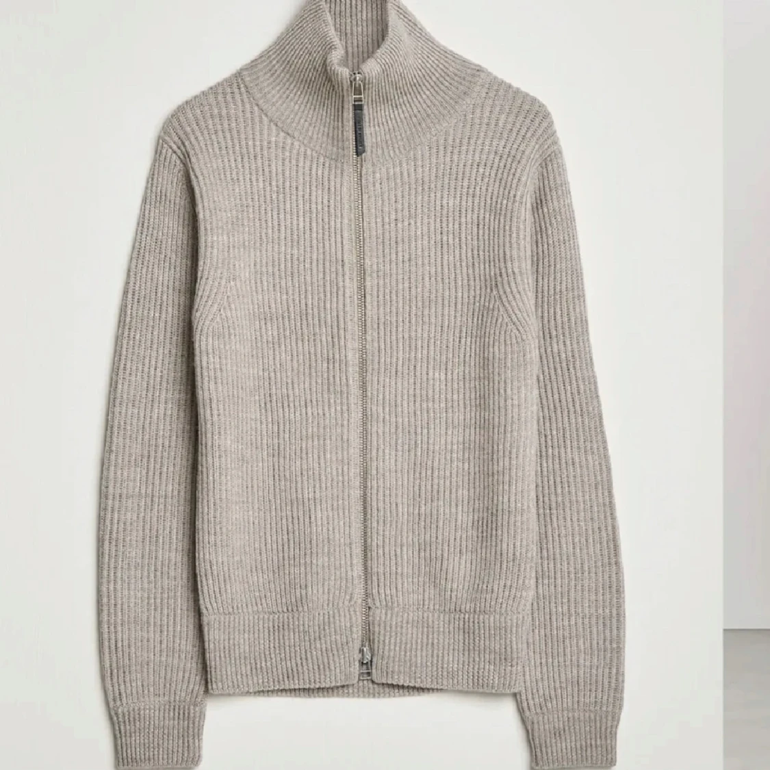 Beige stickad kofta från Tiger of Sweden - 1