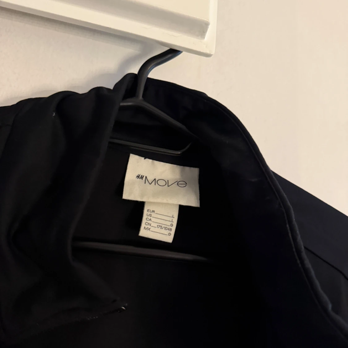 Svart vindjacka från H&M Move - 1