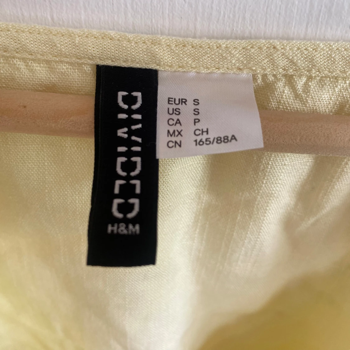 Ljusgul omlottopp från H&M Divided - 2